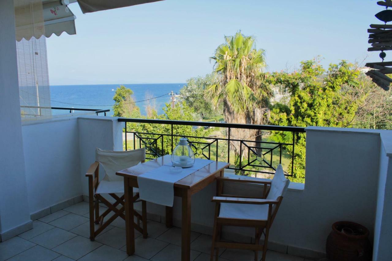 Fokais Beach Apartment Néa Fókaia Extérieur photo