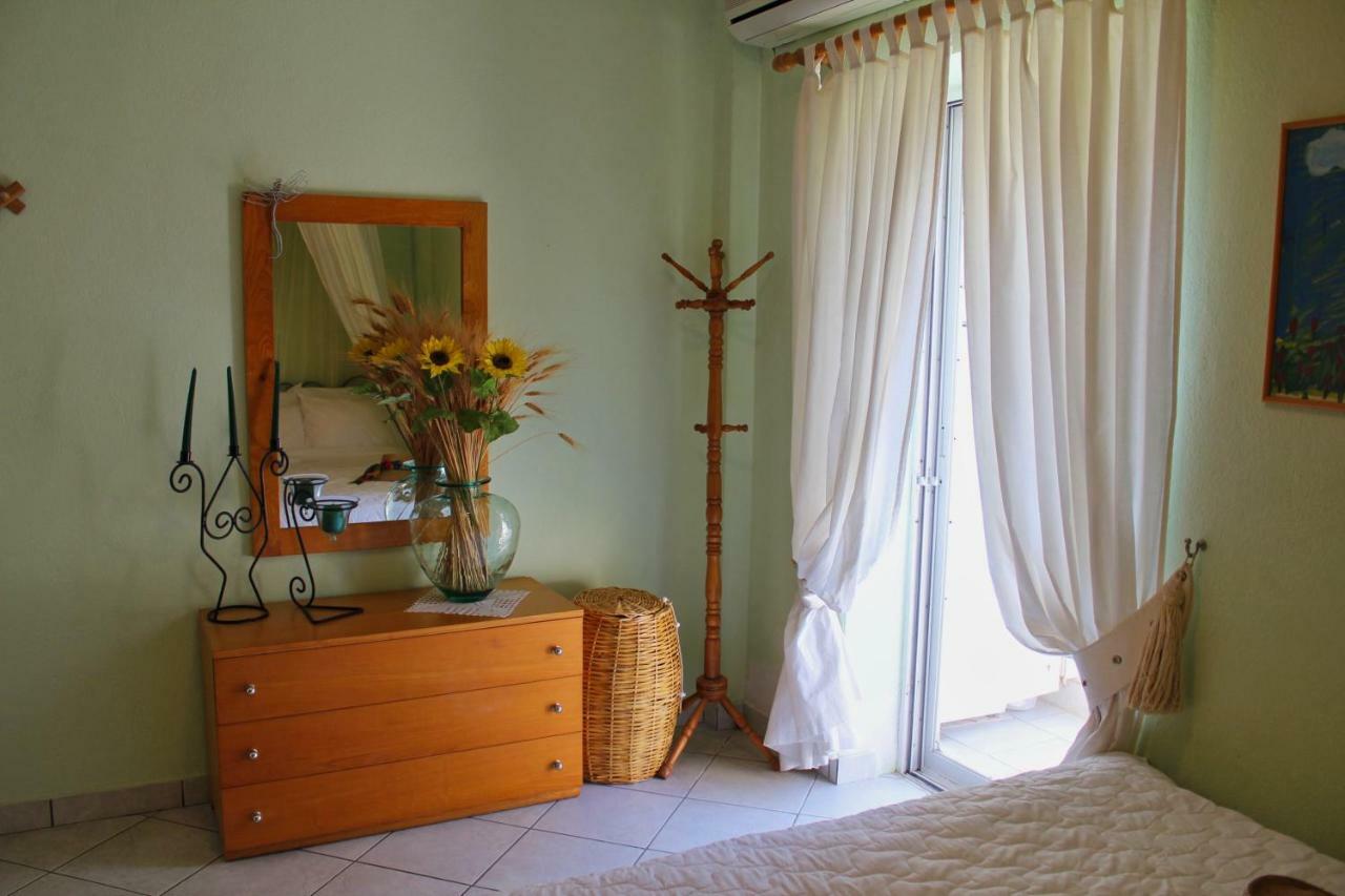 Fokais Beach Apartment Néa Fókaia Extérieur photo