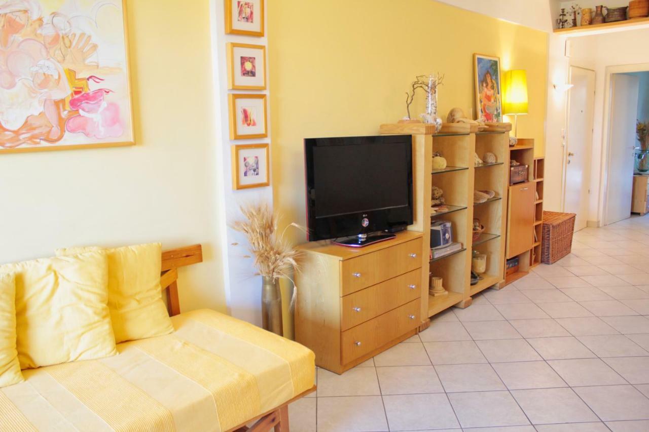 Fokais Beach Apartment Néa Fókaia Extérieur photo